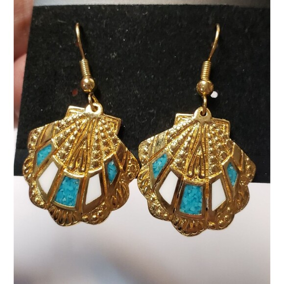 Vintage 1980's Signed COP co.90 Shell Dangle Enamal Gold Tone Earrings - Picture 5 of 15